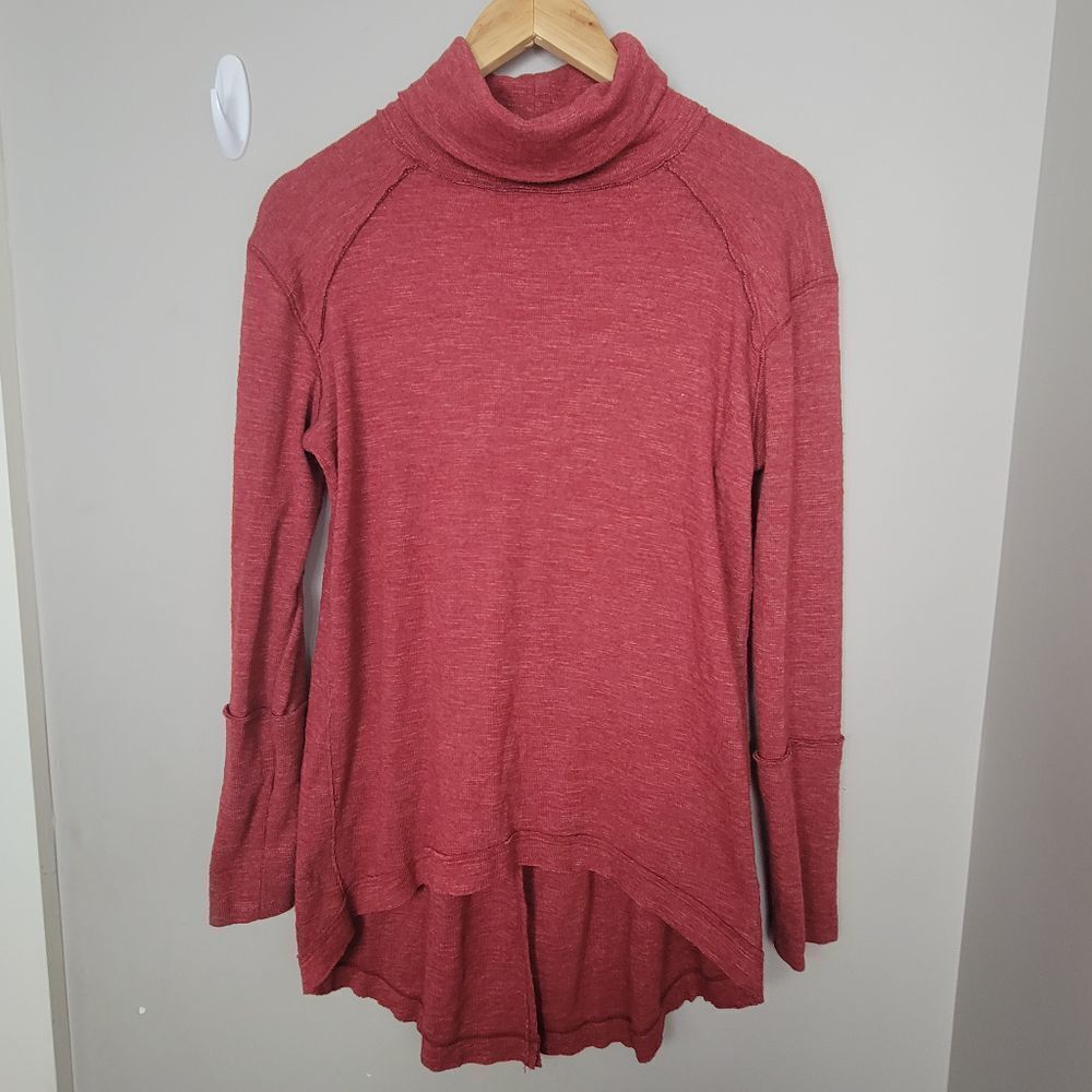 FREE PEOPLE Split Back Turtleneck In Red Small